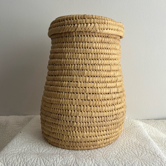 Handcrafted Woven Basket with Lid - Picture 2 of 7
